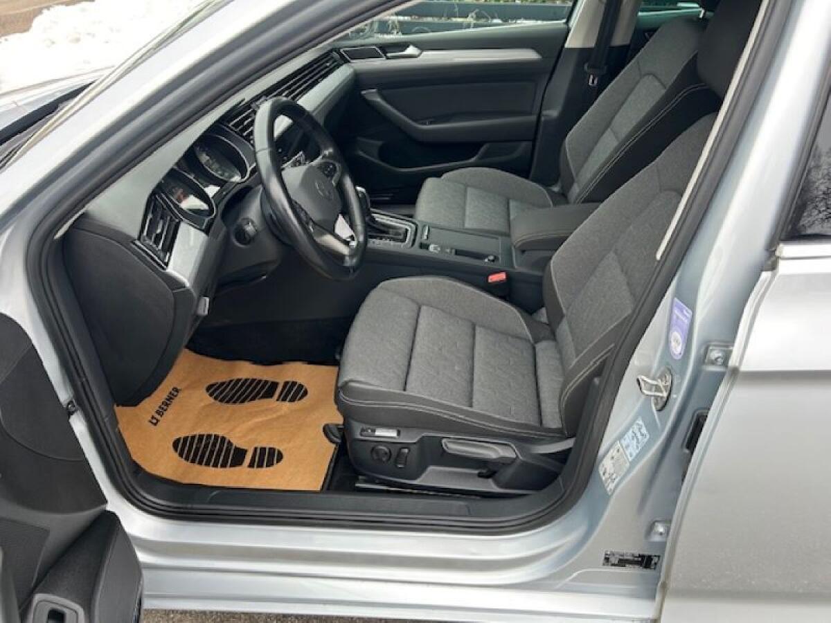VW Passat Variant Business 2,0 SCR TDI DSG Kombi 3