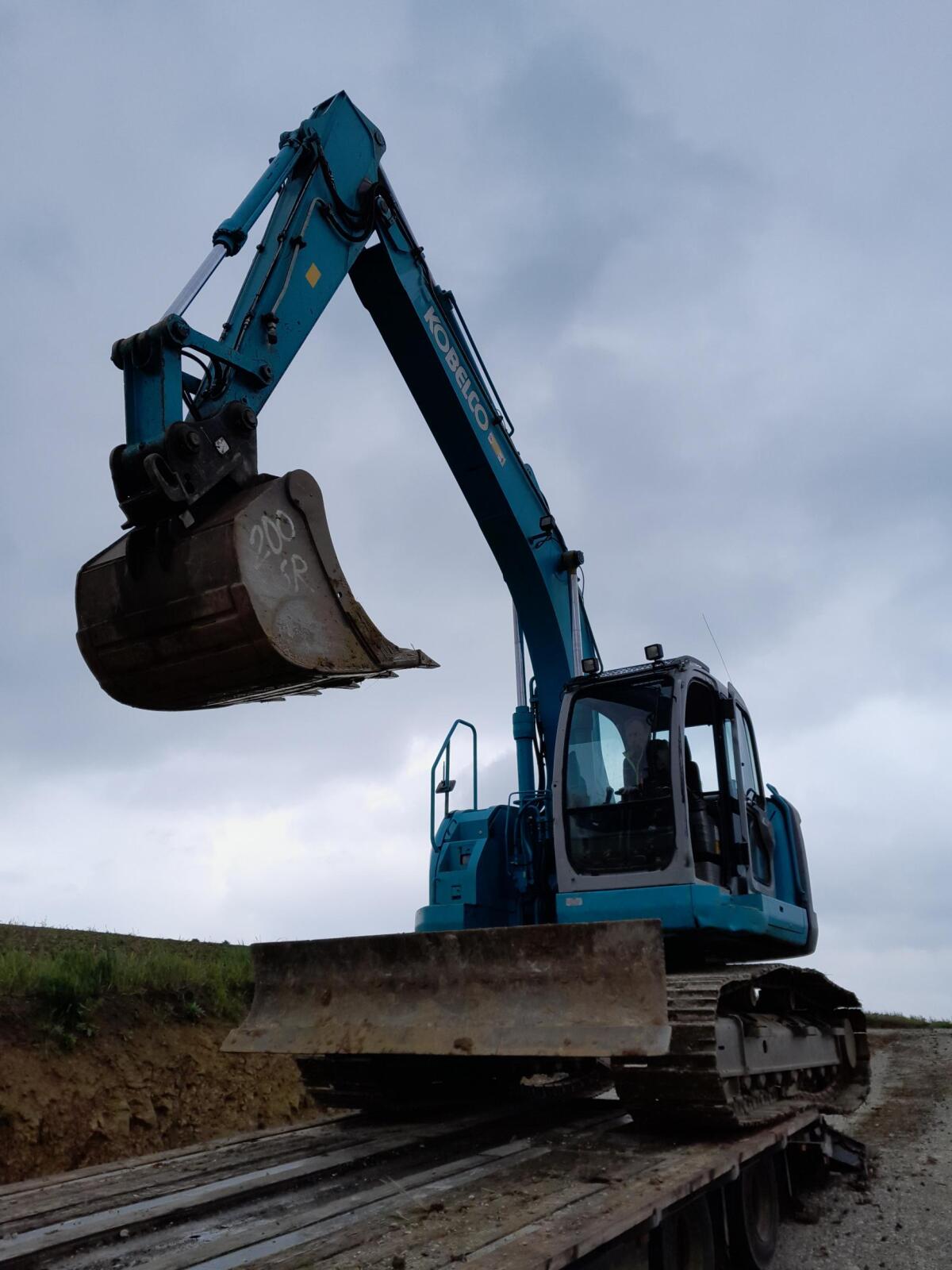 Bagger Kobelco SK 200 SR 2