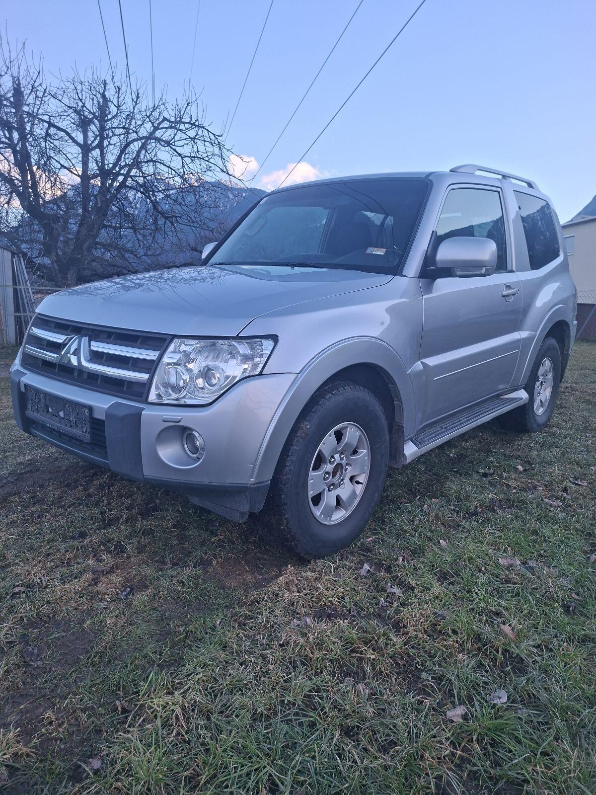 Mitsubishi Pajero V80 2