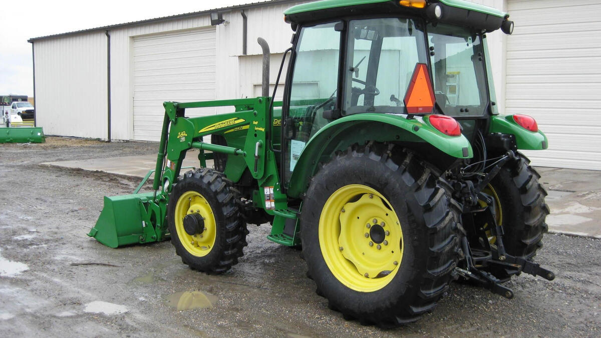 John Deere 5425 2