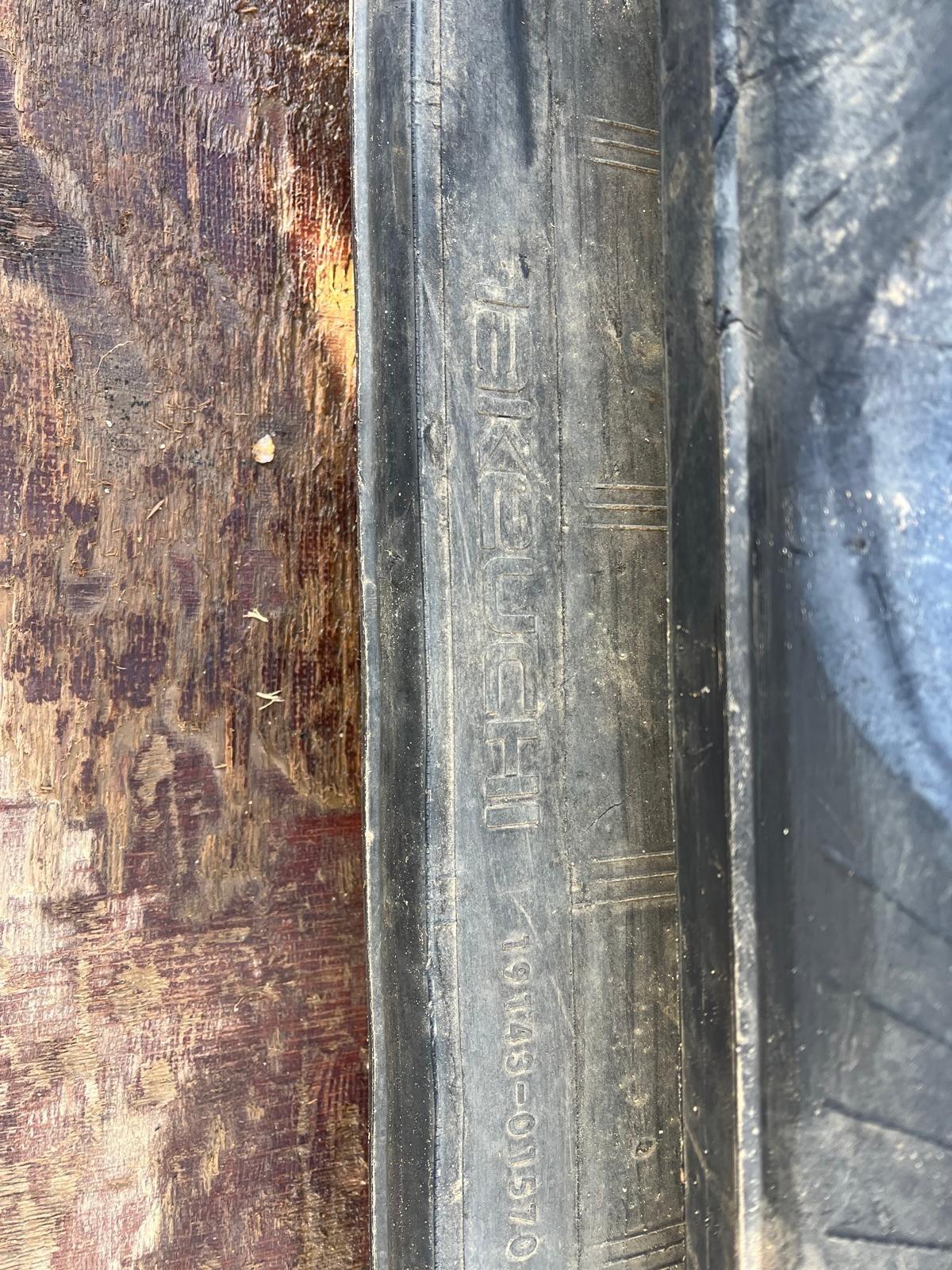 Verkaufe Gummiketten Takeuchi 2150R 2