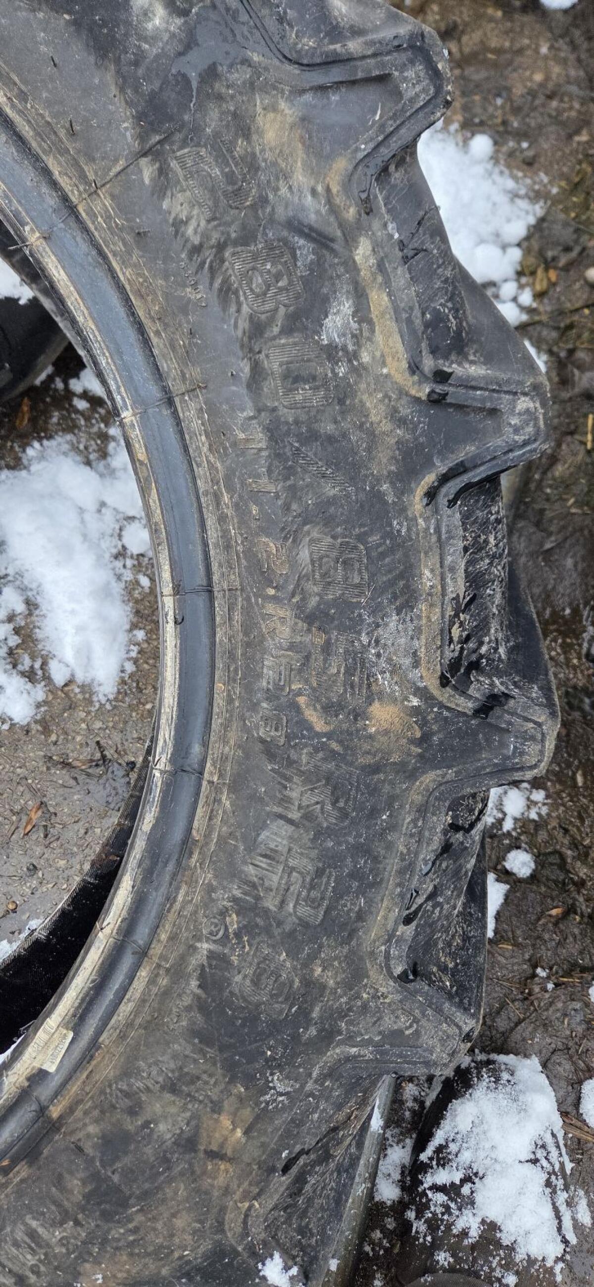 Traktor Reifen 280/85R28 2