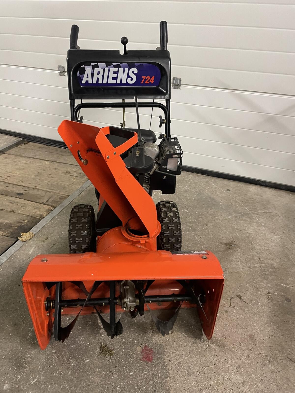 Verkaufe Schneefräse Ariens 724 3