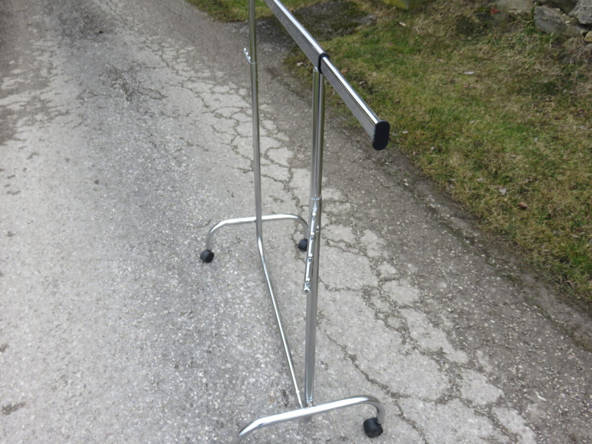 Kleiderständer auf Räder 3