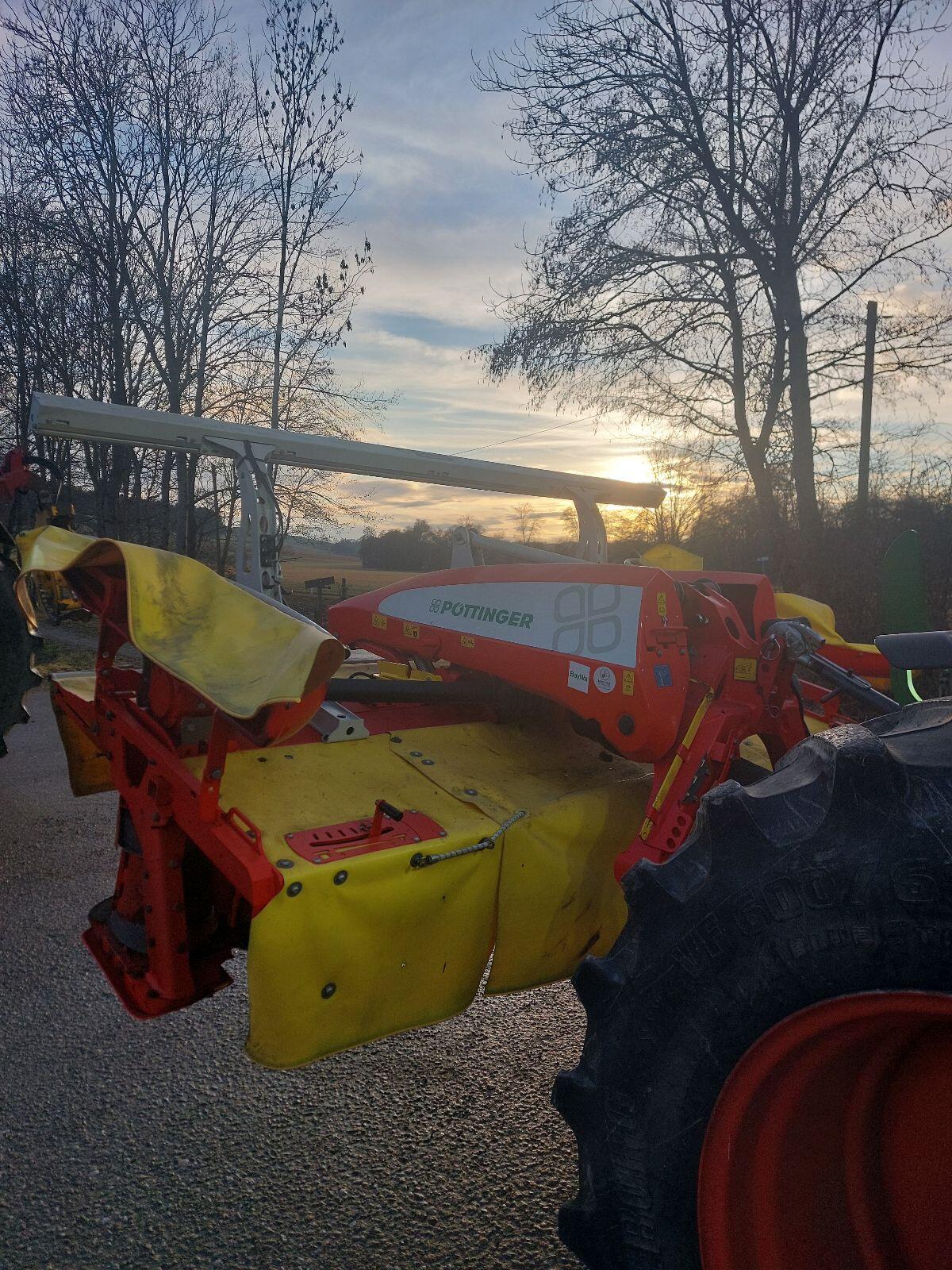 Pöttinger Frontmähwerk mit Sensosafe/Wildtier-Retter 2