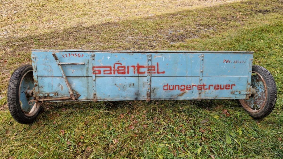 Düngestreuer 2