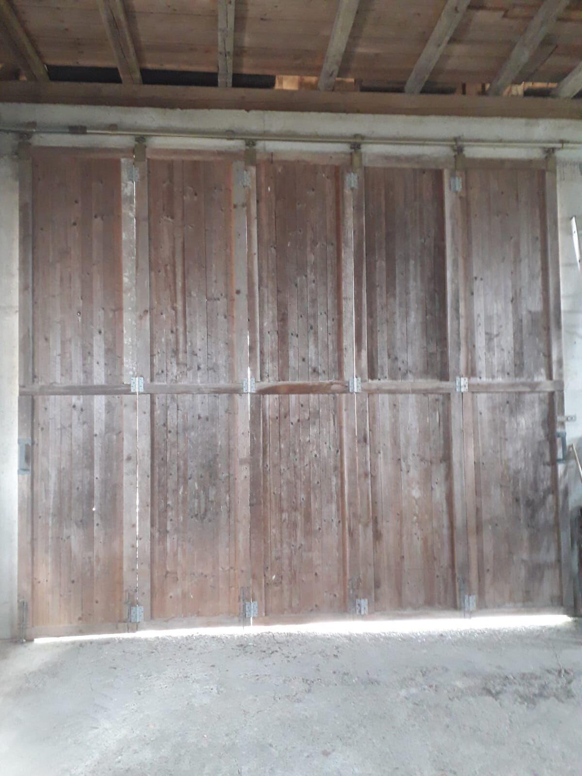 Verkaufe 2 Stk. gut erhaltene innenliegende Holzschiebetore 3