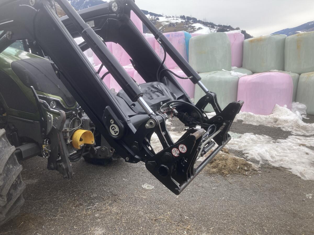 Frontlader Quicke Valtra 3