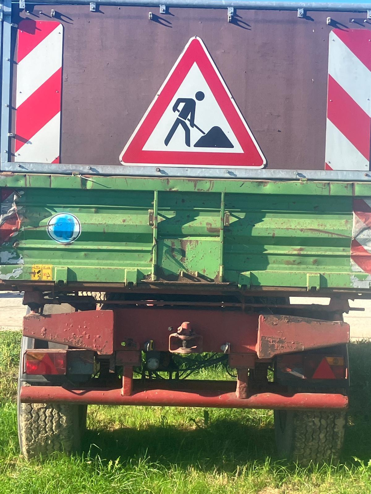 Kipper 2-Achs Dreiseitenkipper Strautmann 2