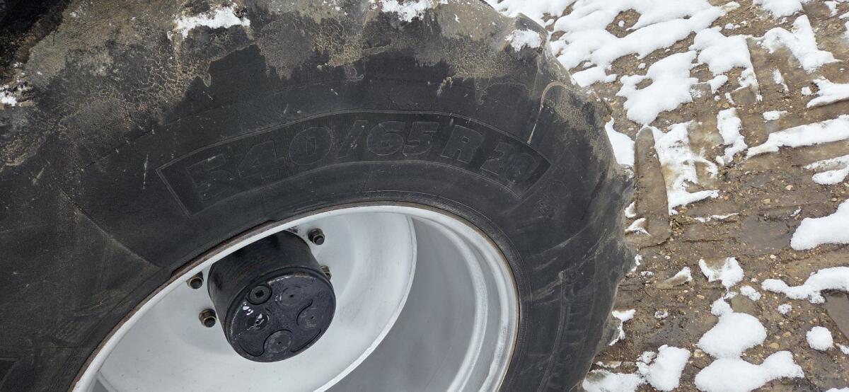 Verkaufe Felgen mit Reifen 540/65R28 und 650/65R38 3