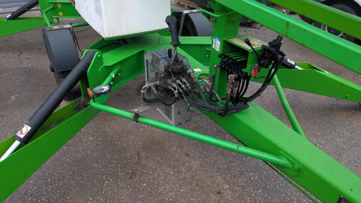 Anhängerarbeitsbühne Nifty 170 2