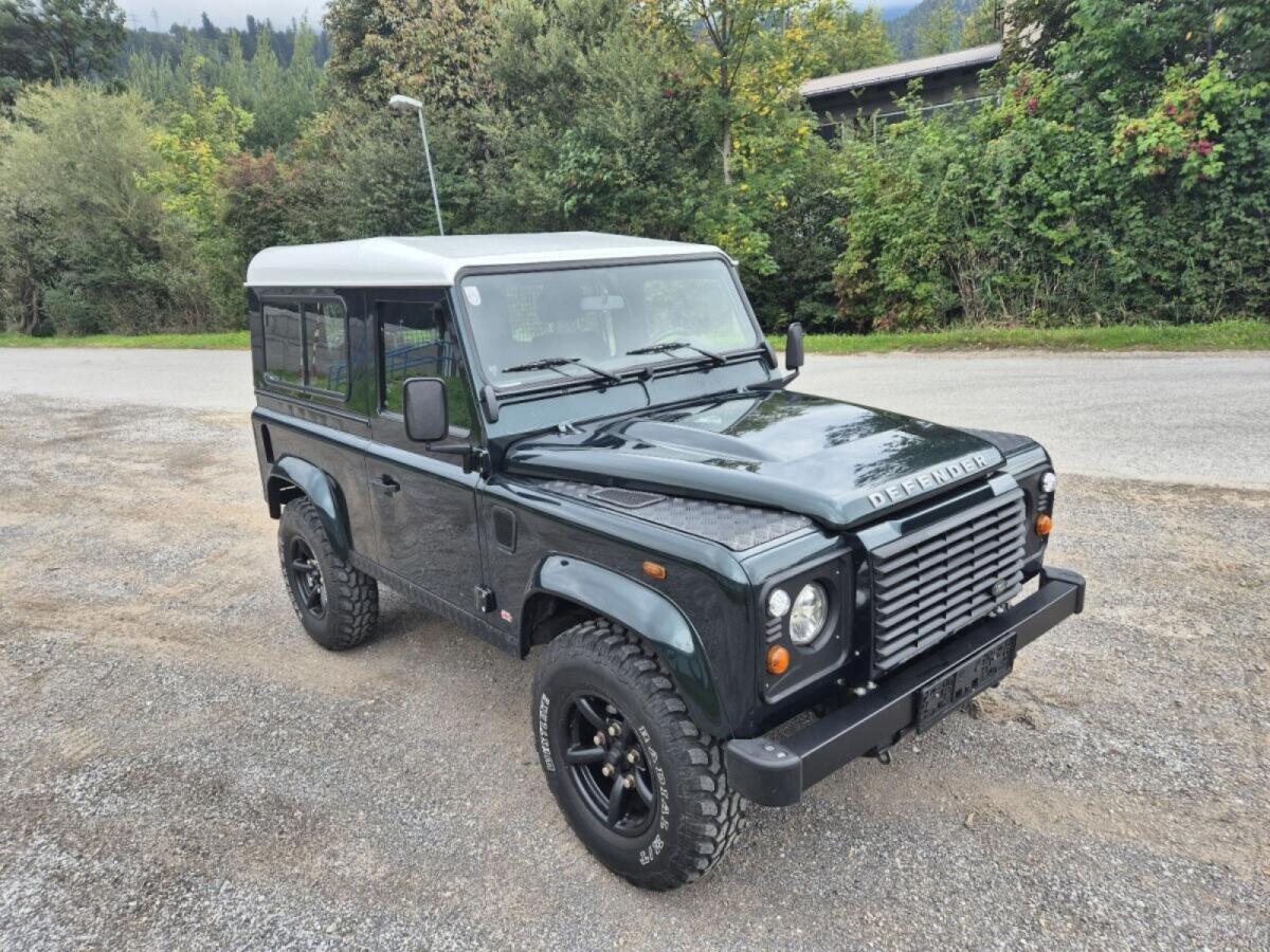 Land Rover Defender 2