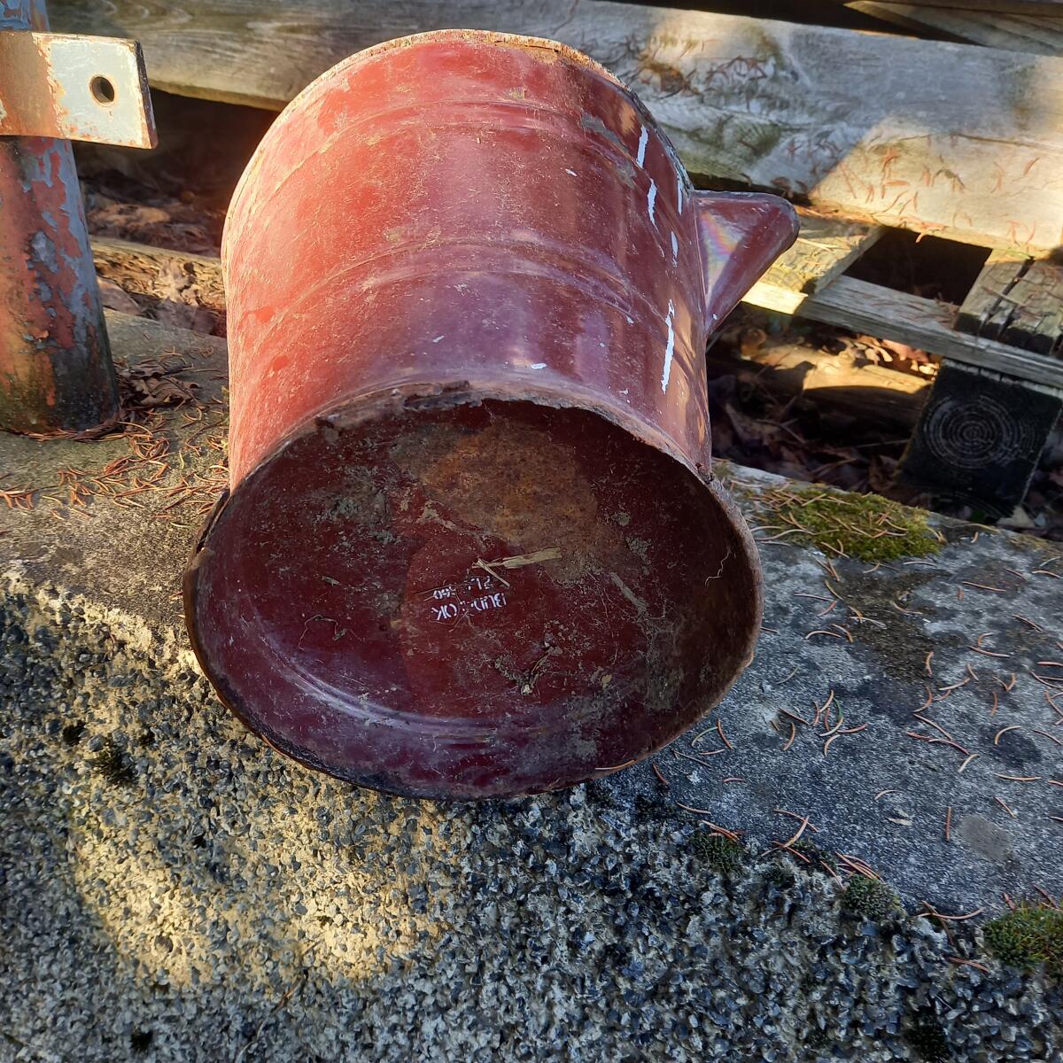 Emailgefäß mit Schnabel 2