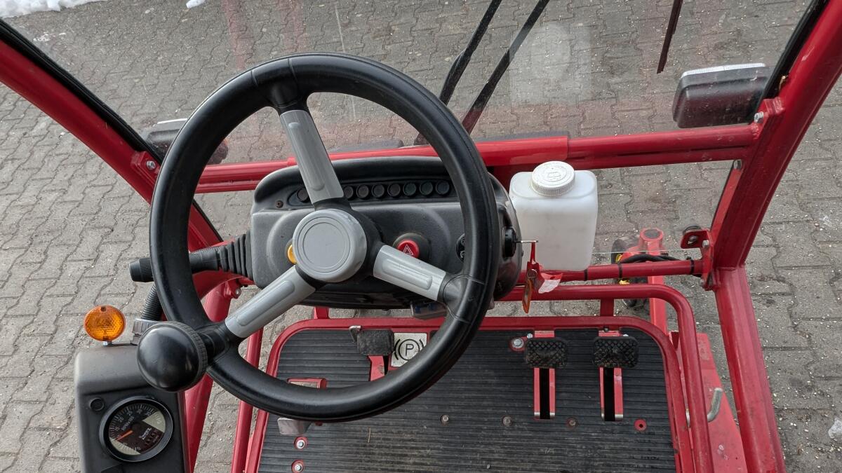 Ferrari Aufsitzmäher / kommunaler Geräteträger, EZ 01/2004 2