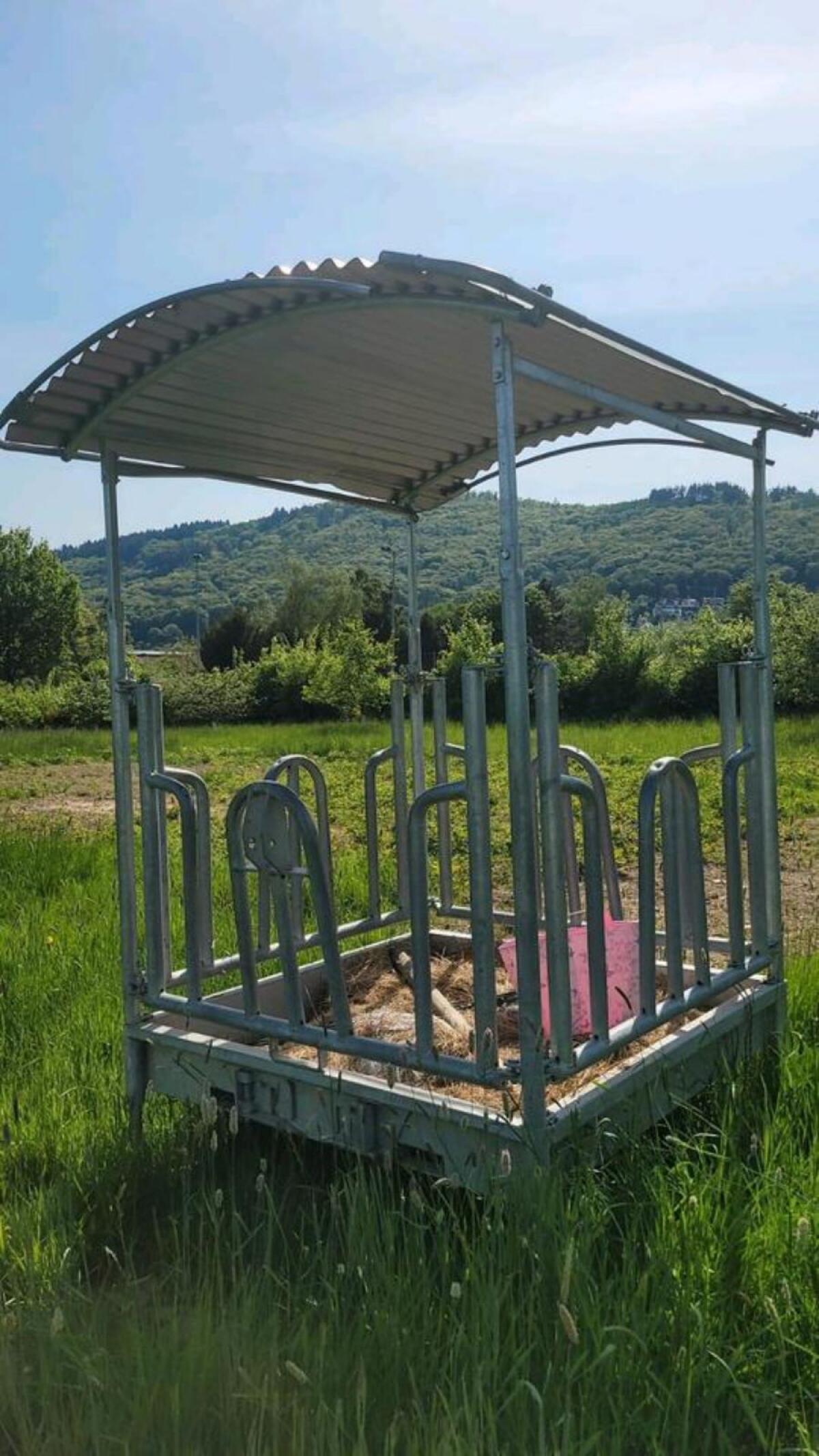 Heuraufe mit Kufen und Rädern 3