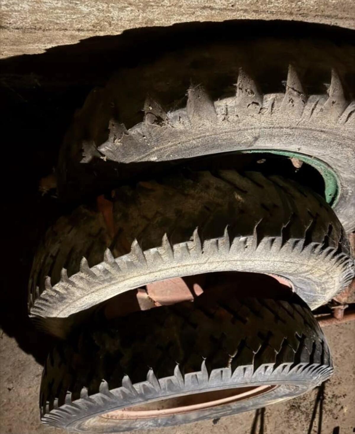 7.50-20 Reifen mit Felge 3