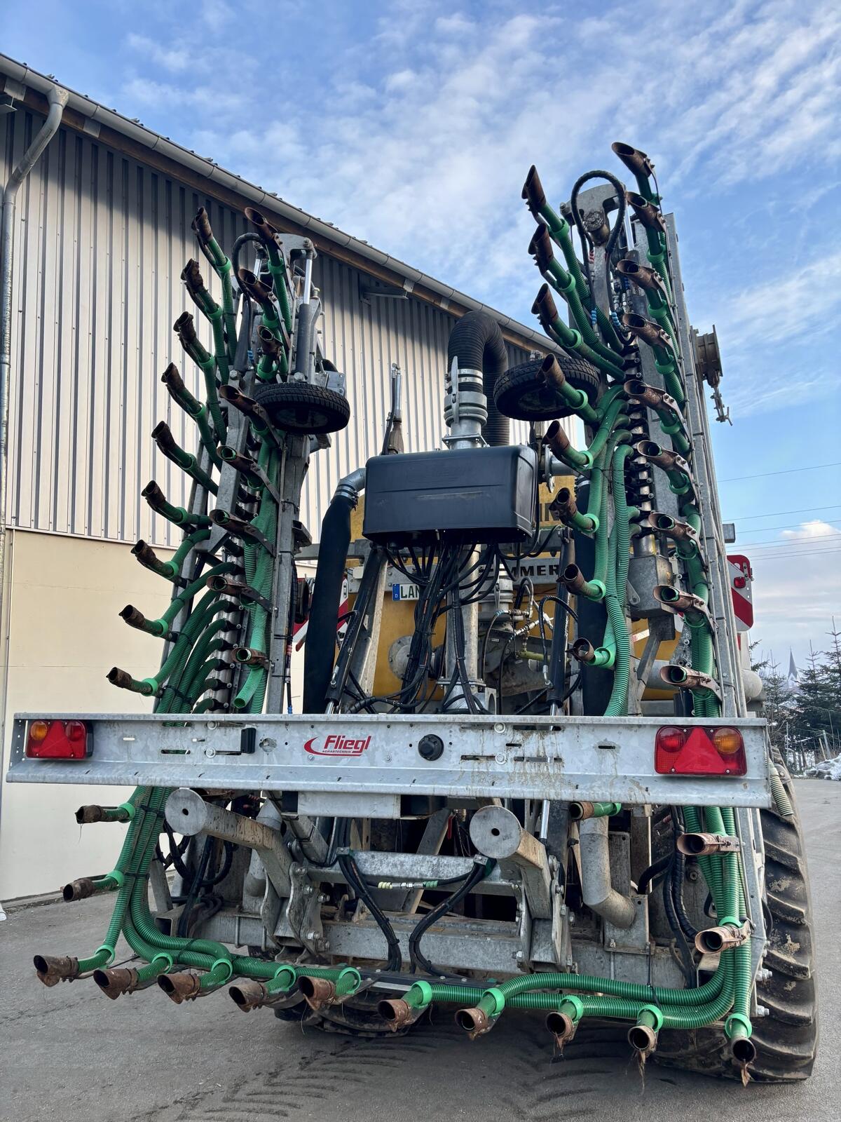 Fliegl Schleppschuhverteiler f. Selbstfahrer, Verschlauchung 3