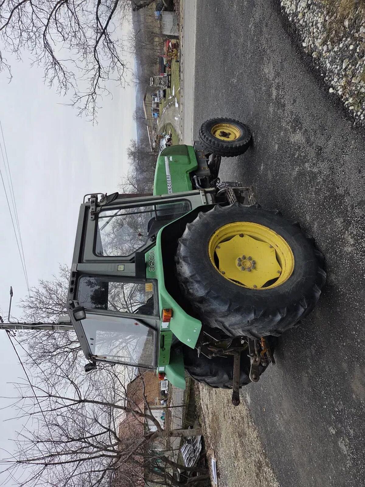 John Deere 3200 3