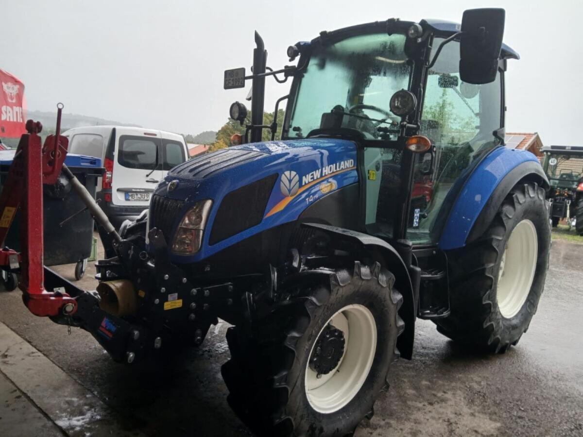New Holland Traktor T4.75 2