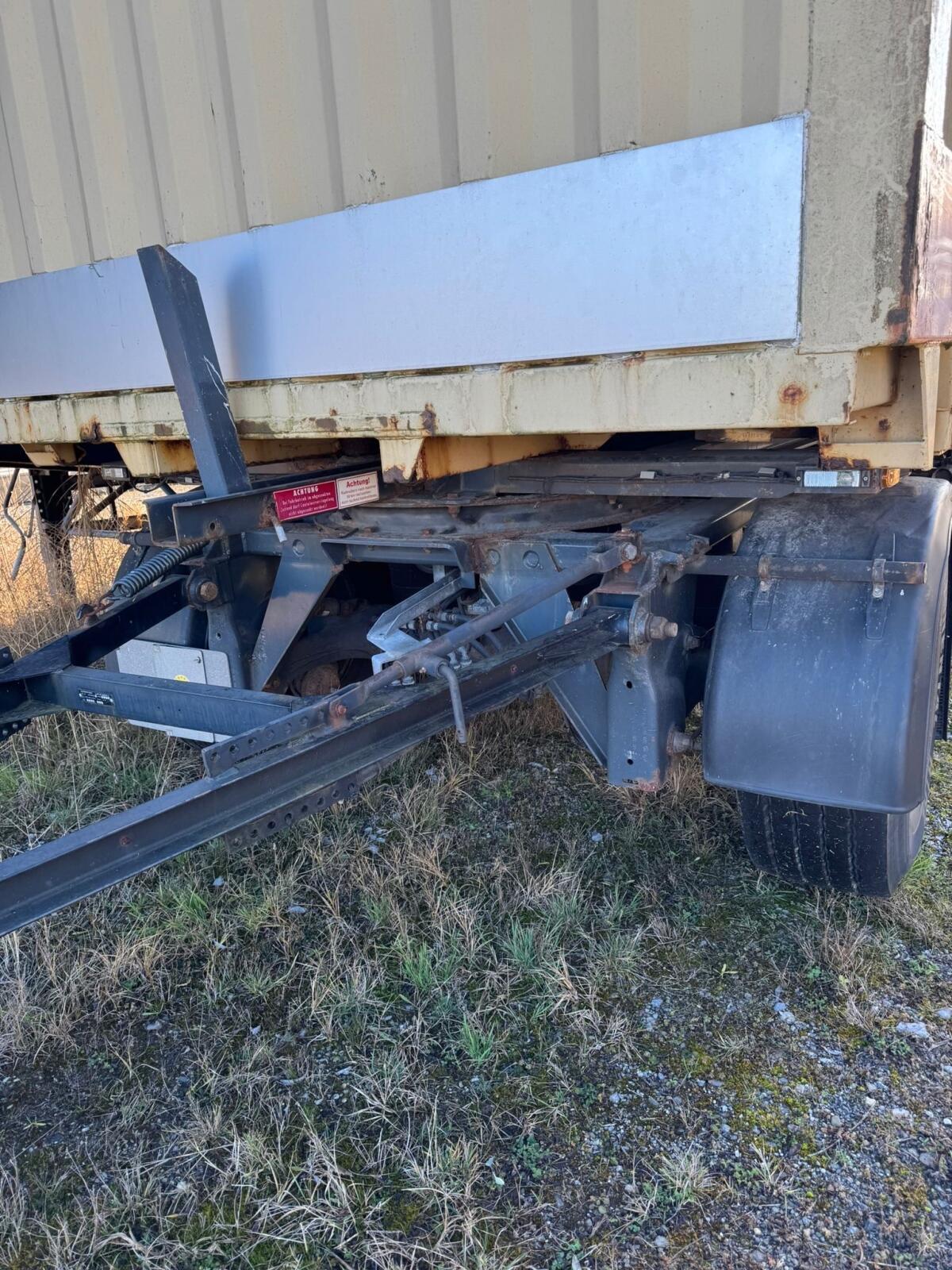 LKW Anhänger inkl. Container 3