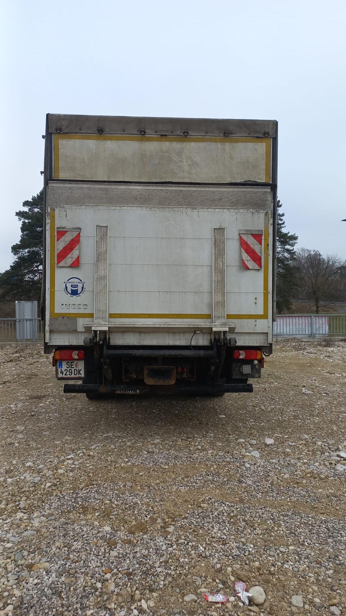 LKW Iveco mit Pritsche, Plane und LBW. 3