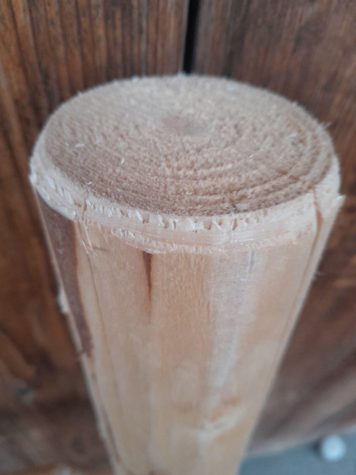 Holzpflöcke werden verarbeitet zum Stecksystem 3