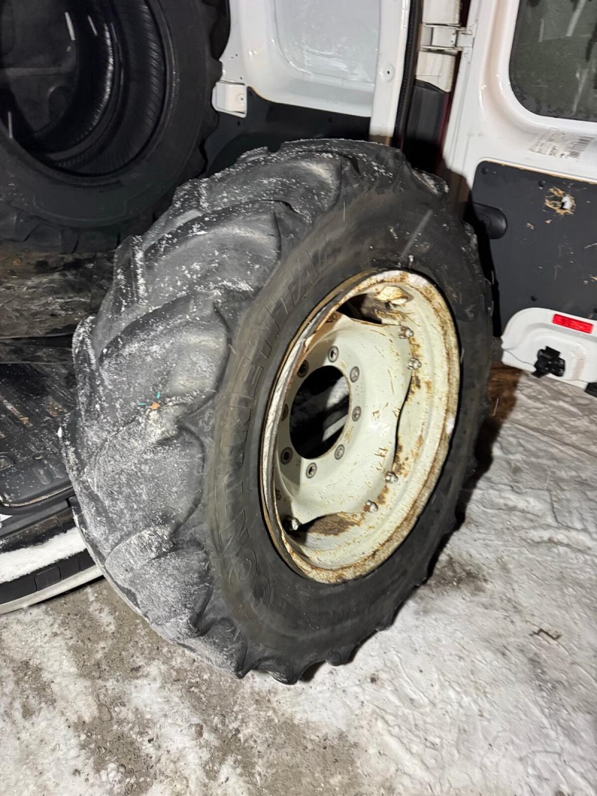 Traktorreifen 320/85 R24 3