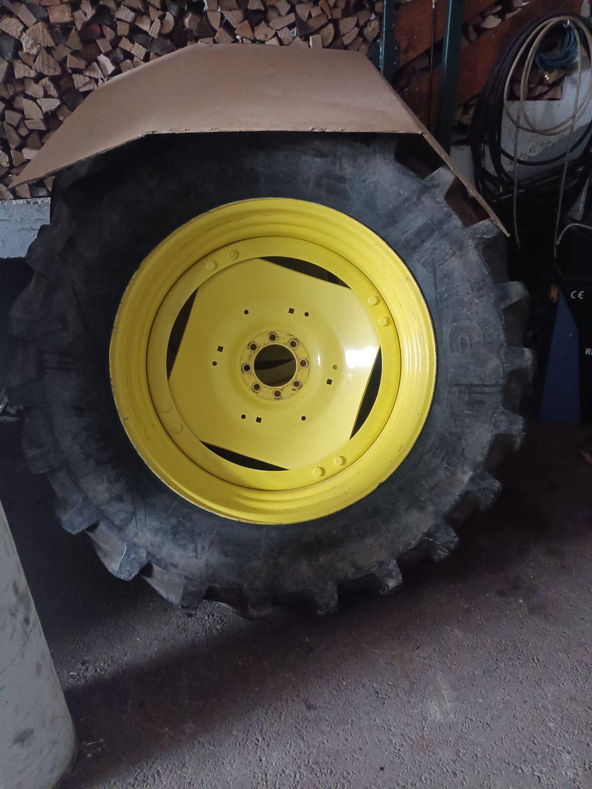 Kompletträder 540/65 R38 für John Deere