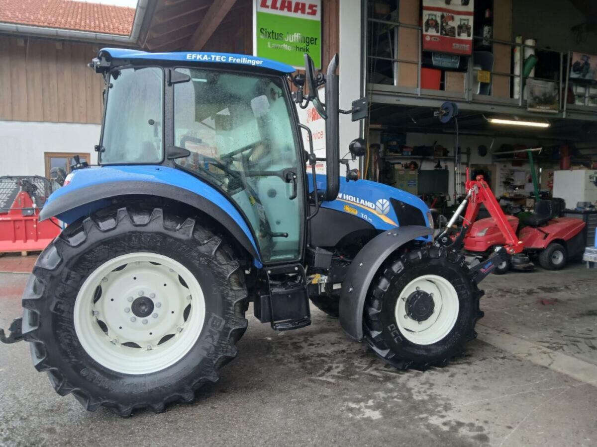 New Holland Traktor T4.75 3