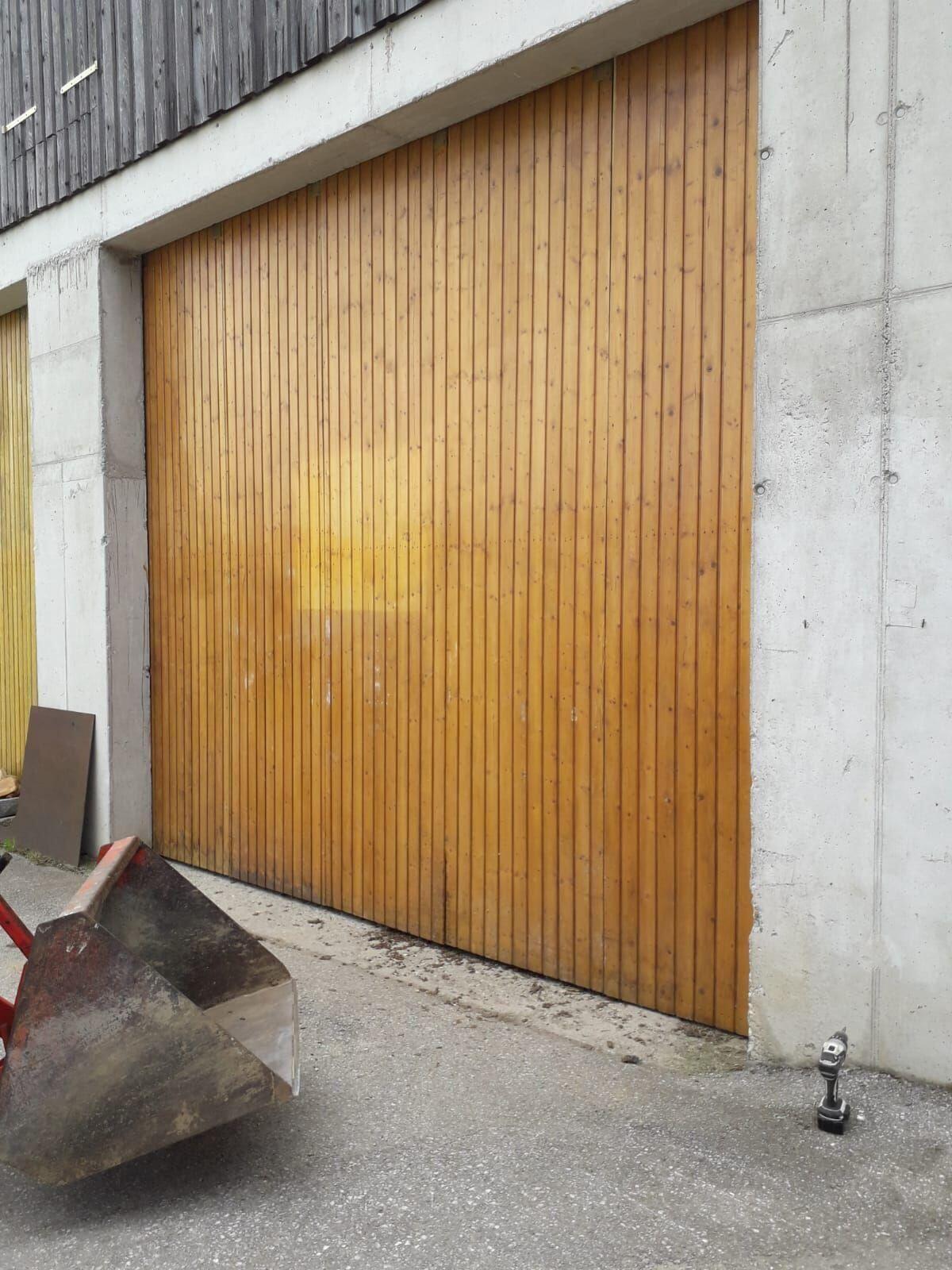 Verkaufe 2 Stk. gut erhaltene innenliegende Holzschiebetore 2