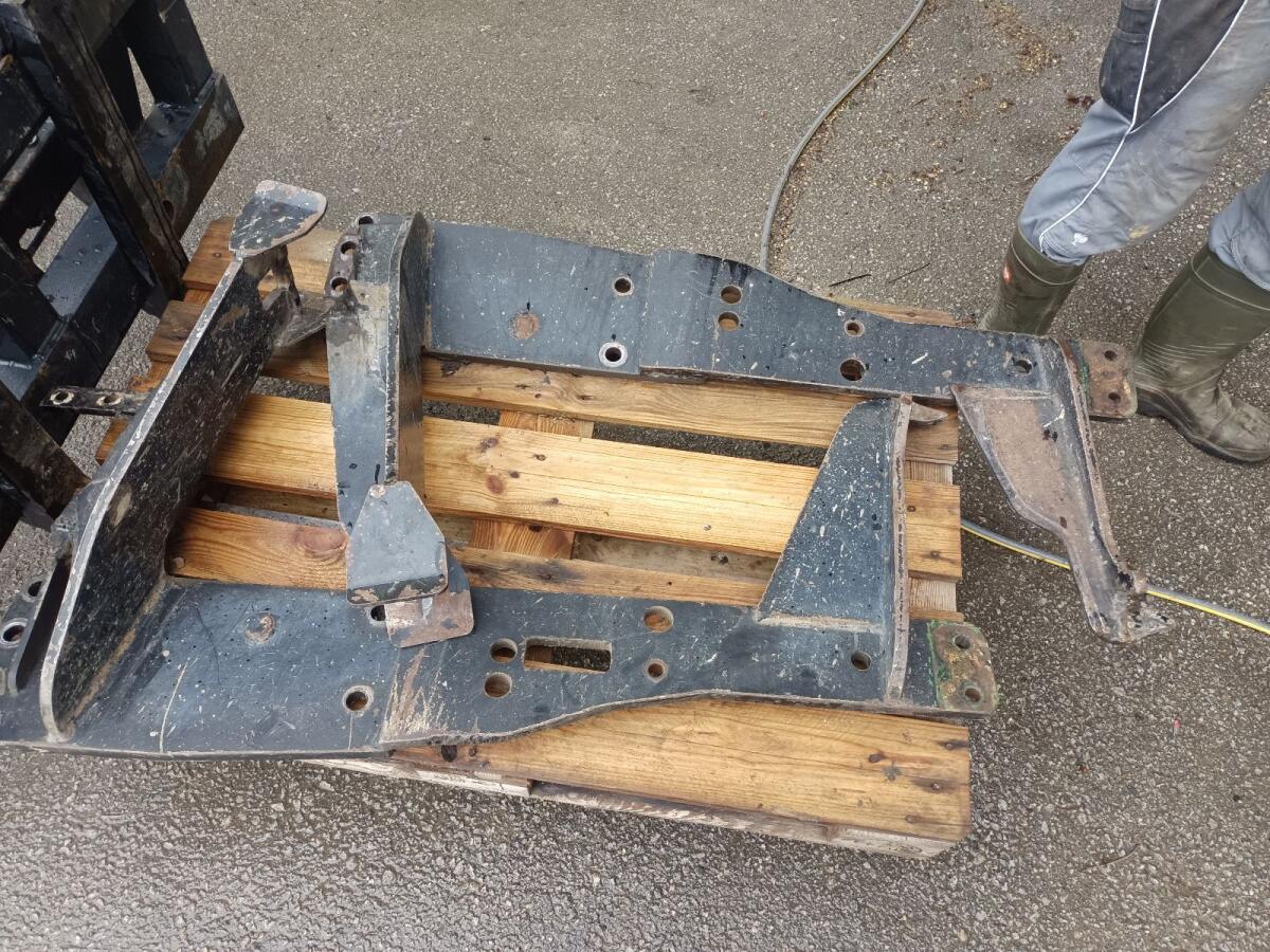 Hydrac Oberrahmen Frontladerkonsole und Schneepflugplatte 2