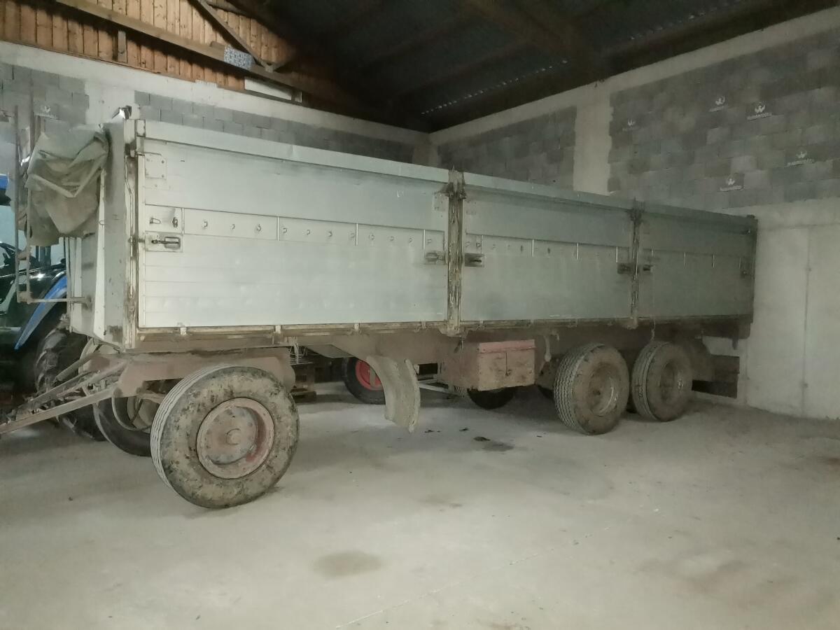 Dreiachs-Anhänger (Getreide) 2