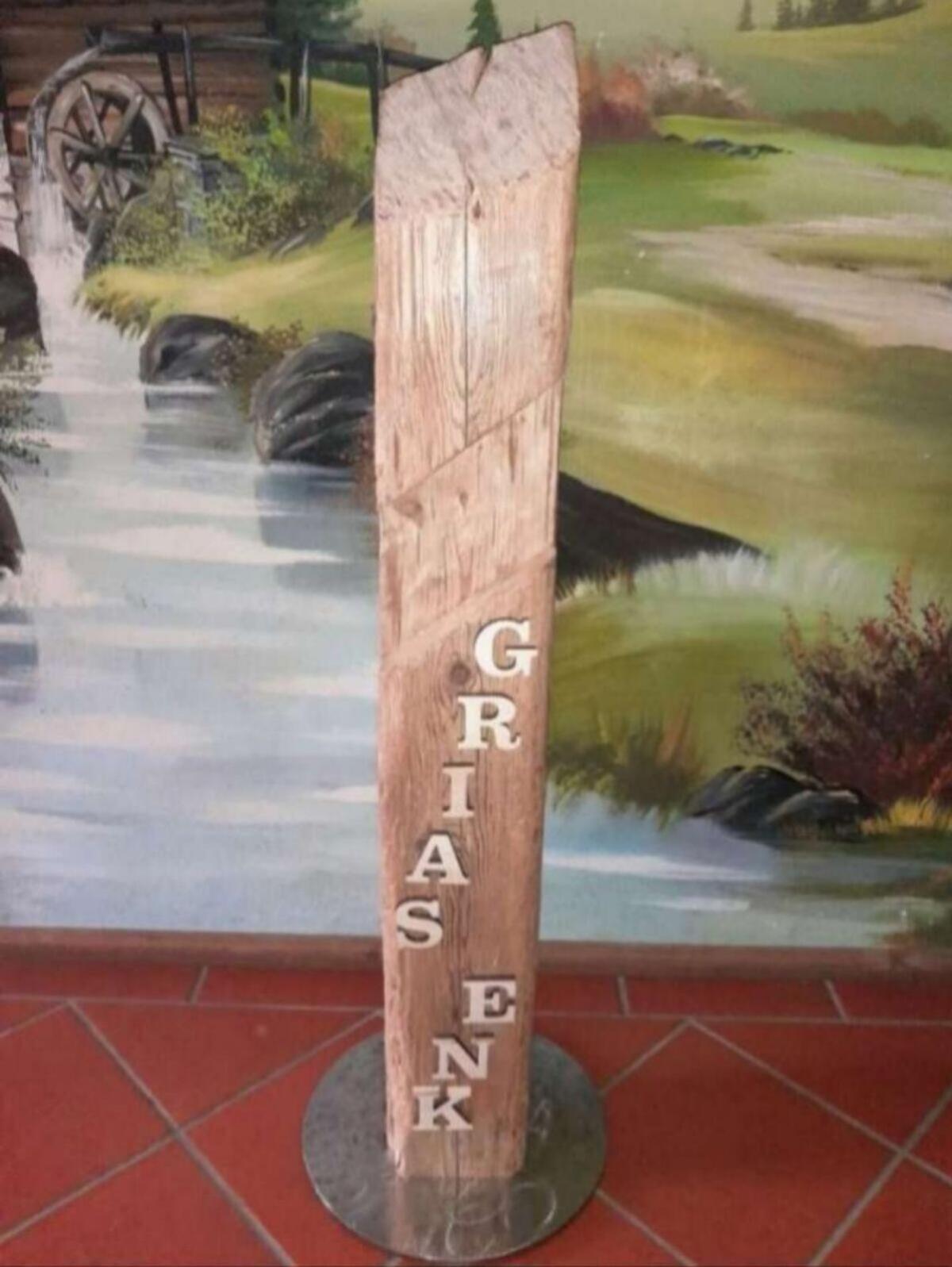 Willkommensständer, Grias Enk Ständer aus Altholz 3