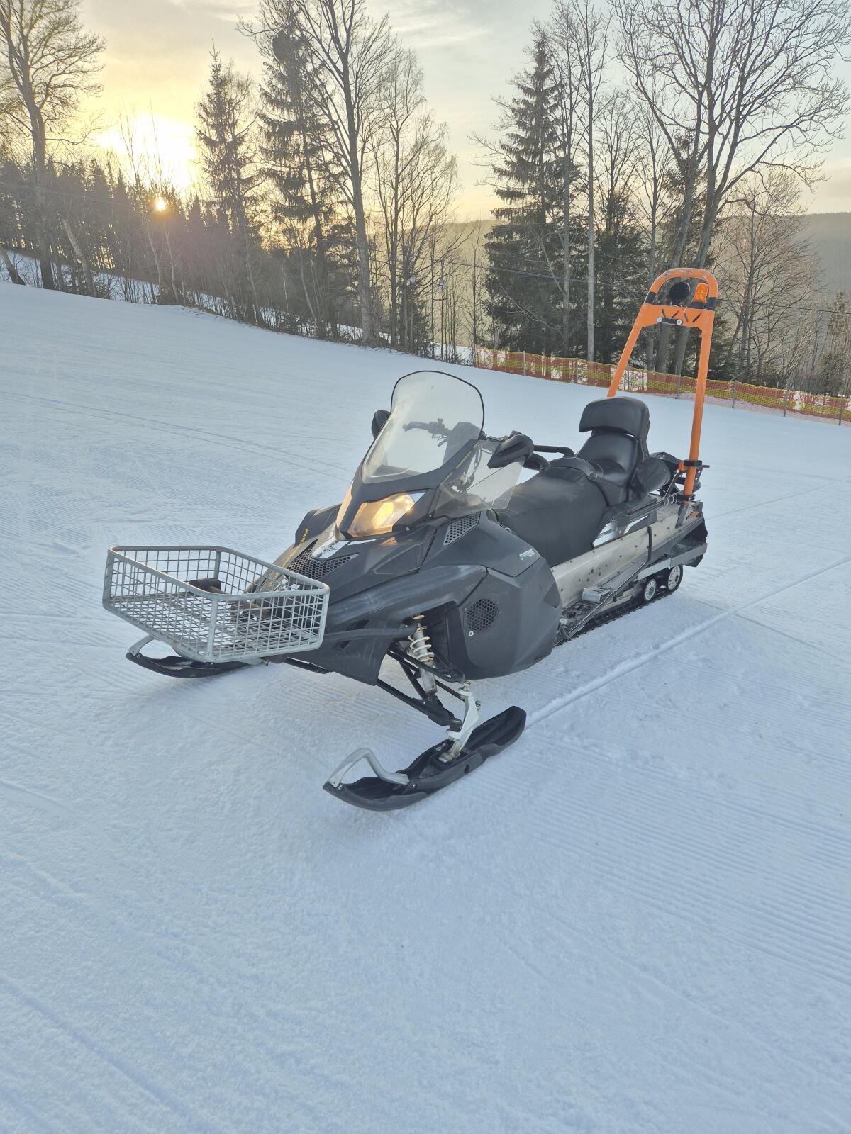 Lynx Adventure GT1200 Grand Tourer - Schneemobil 3