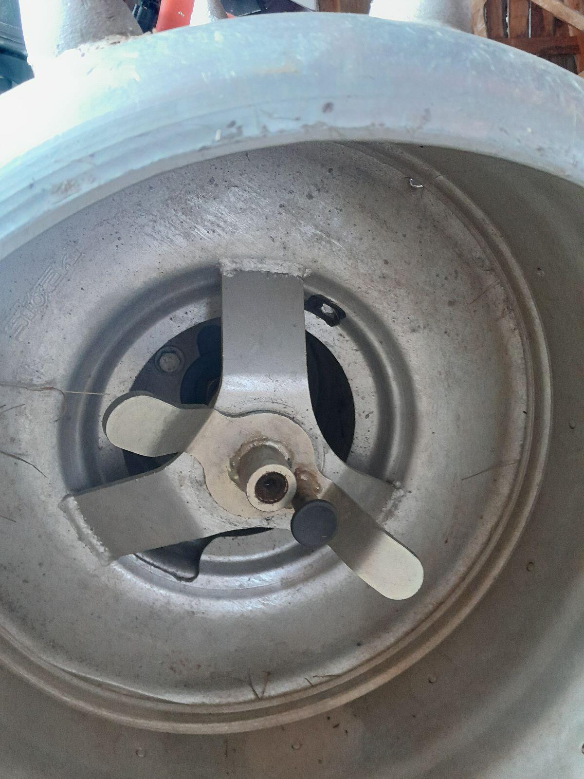 Verkaufe Terrabereifung mit Stachelwalzen 3