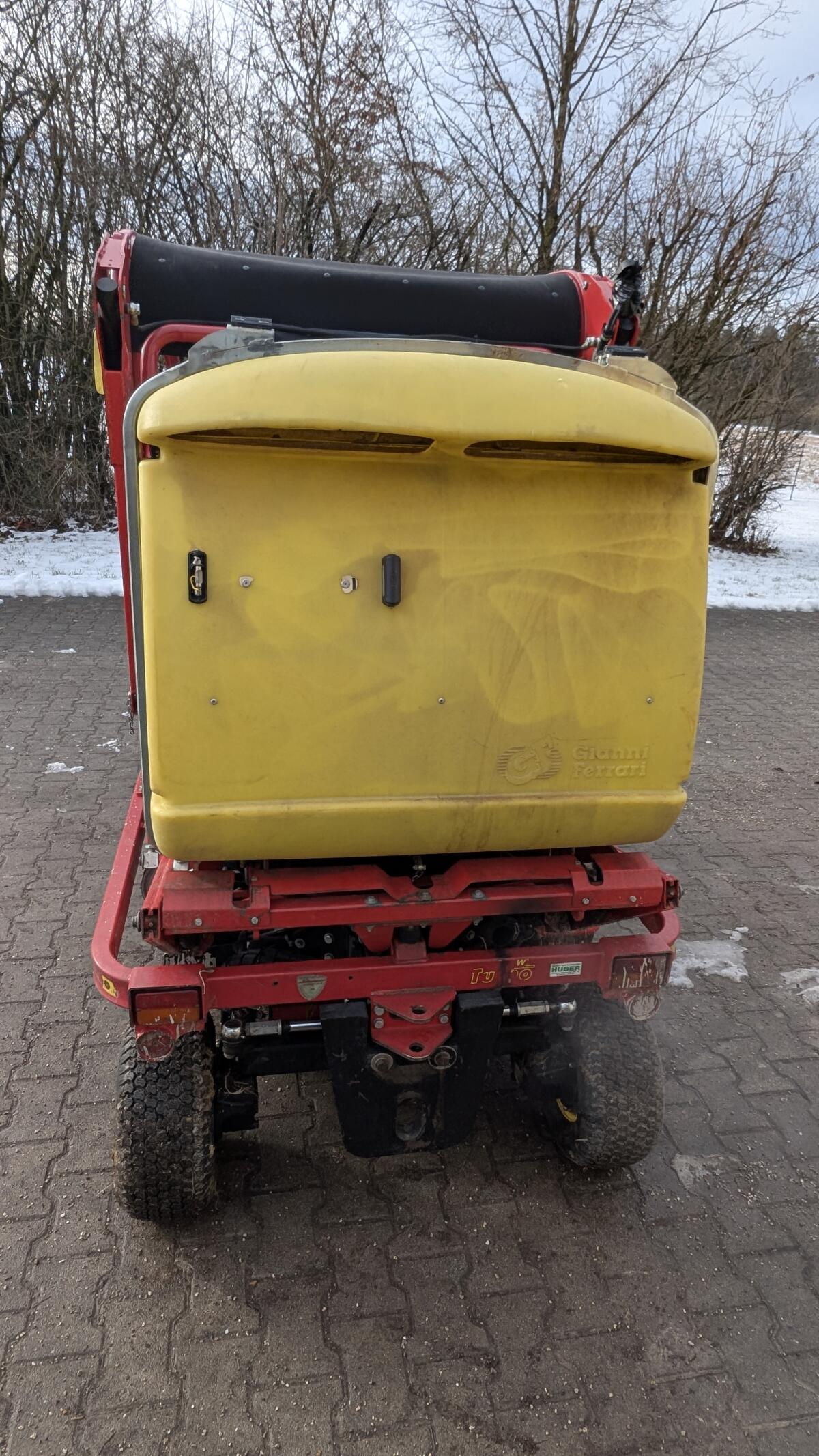 Ferrari Aufsitzmäher / kommunaler Geräteträger, EZ 01/2004 3