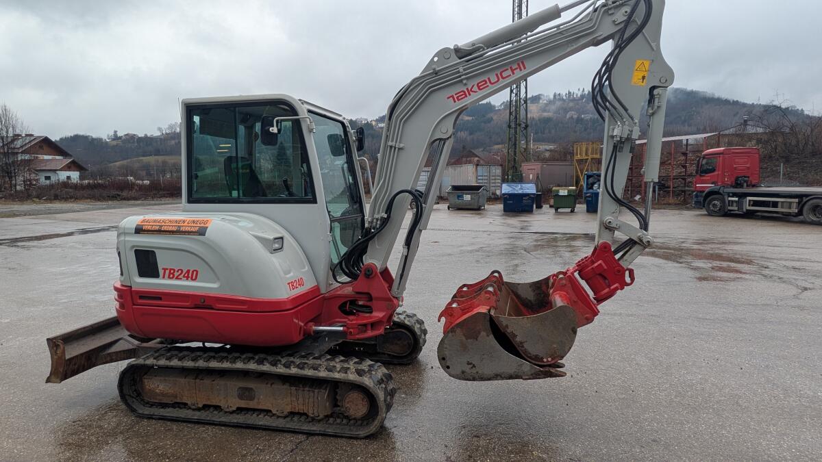 Takeuchi TB240 3