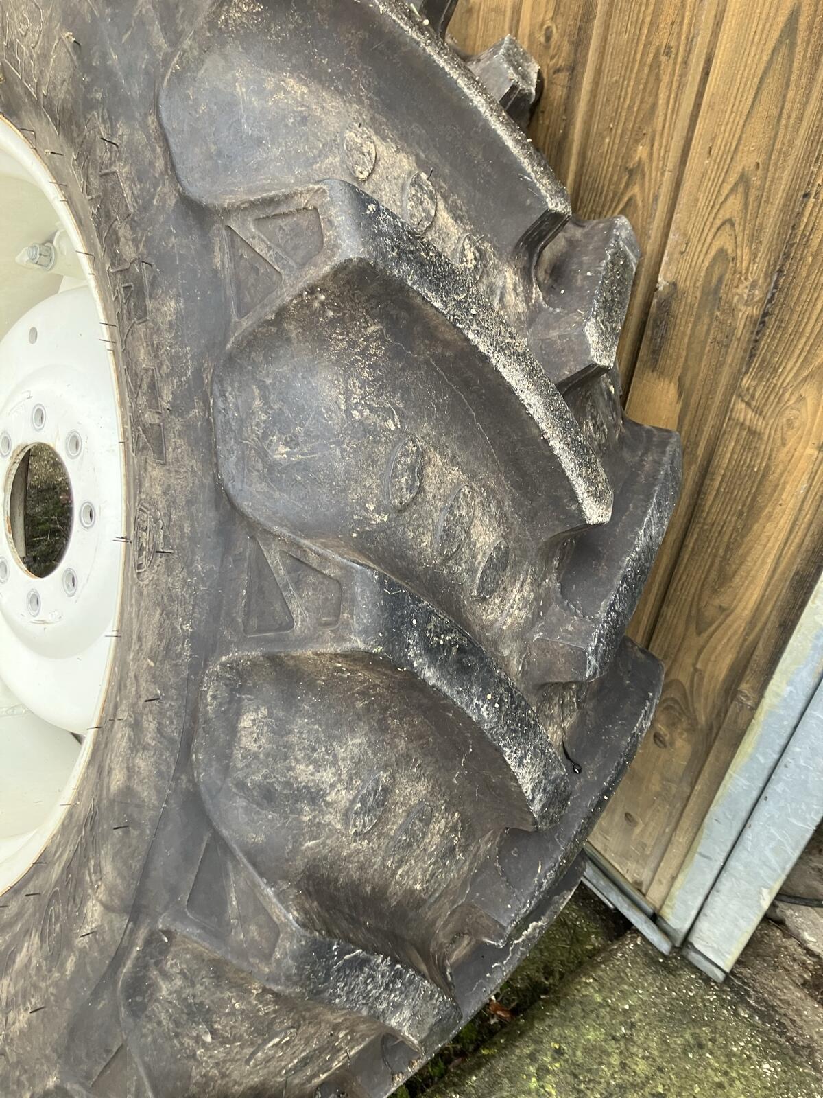 Kompletträder 420/70 R28 2