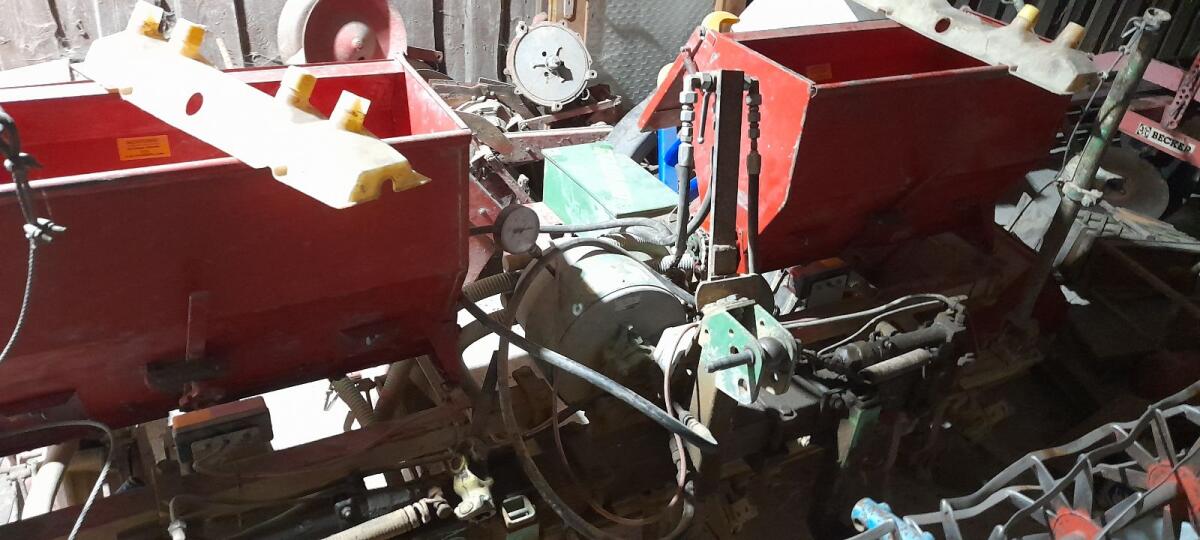 Hassia Maissägerät Exaktamat 4-reihig, Maisdrille 3