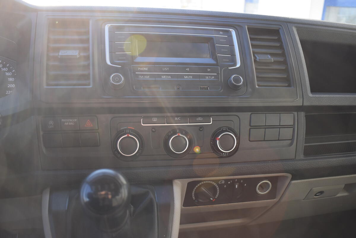 VW T6 Kombi KR 2,0 TDI 9 Sitze 2