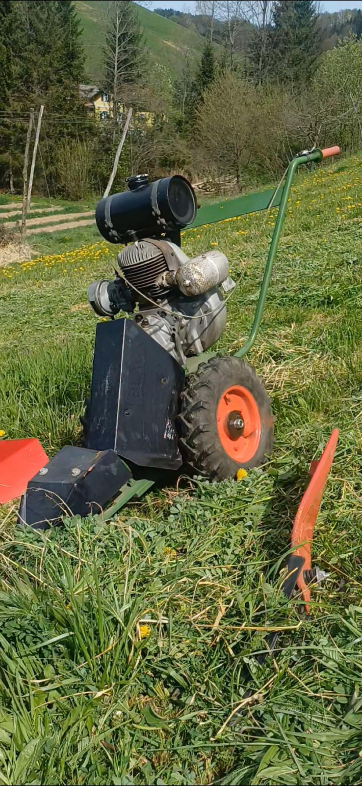 Moty -  Rotax Motormäher (Preis VB) 2