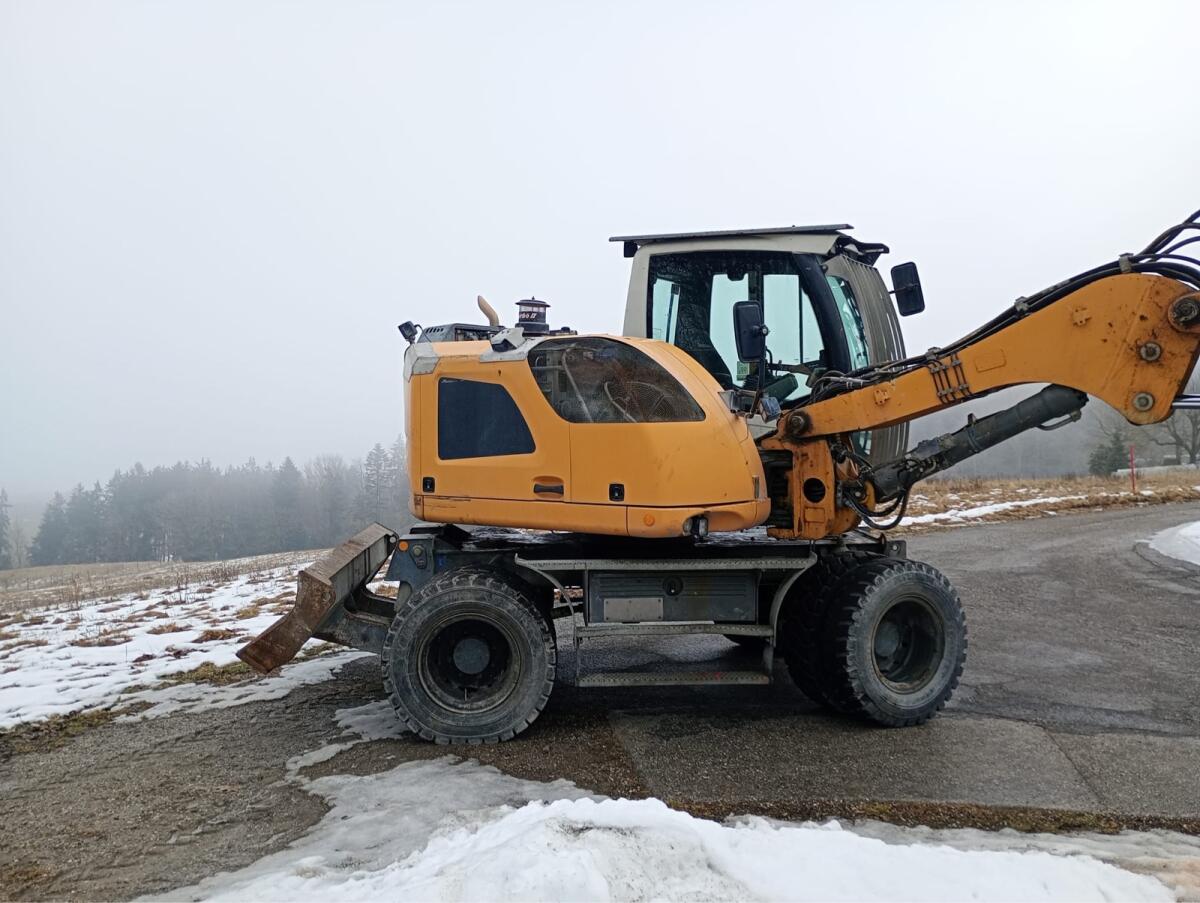 Liebherr A910 Compact 2