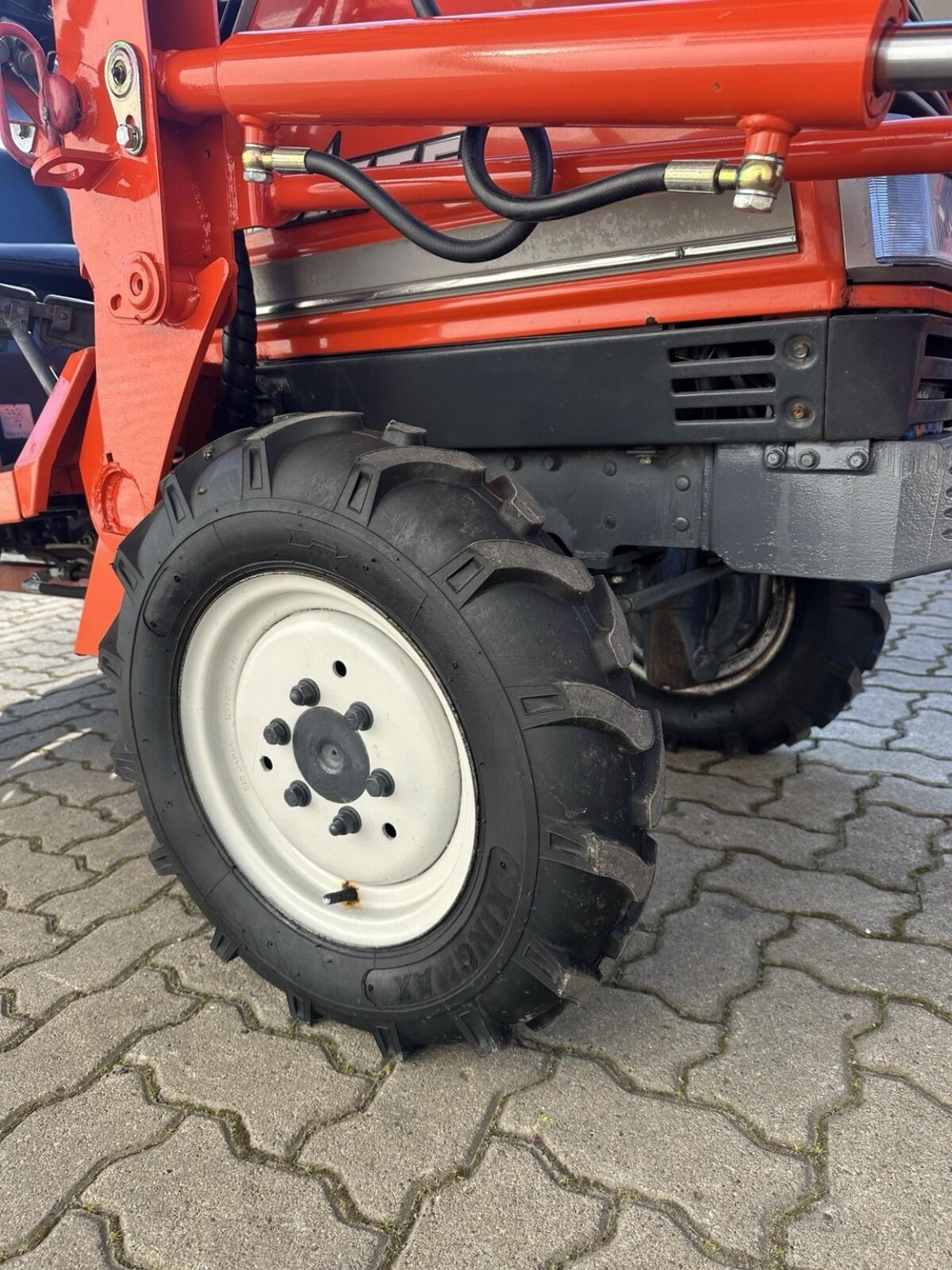 Kleintraktor Kubota Aste A-15 mit Zubehör 2