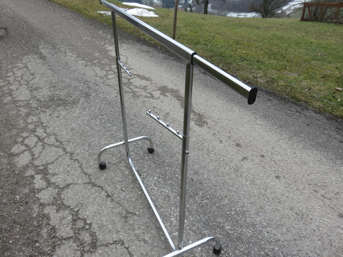 Kleiderständer auf Räder 2