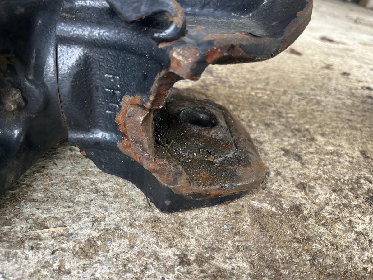 Anhängeschlitten Sauermann mit defektem Zugmaul 3