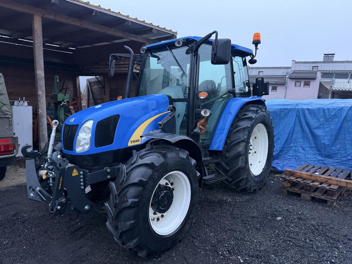 New Holland T5060 mit Fronthydraulik 2