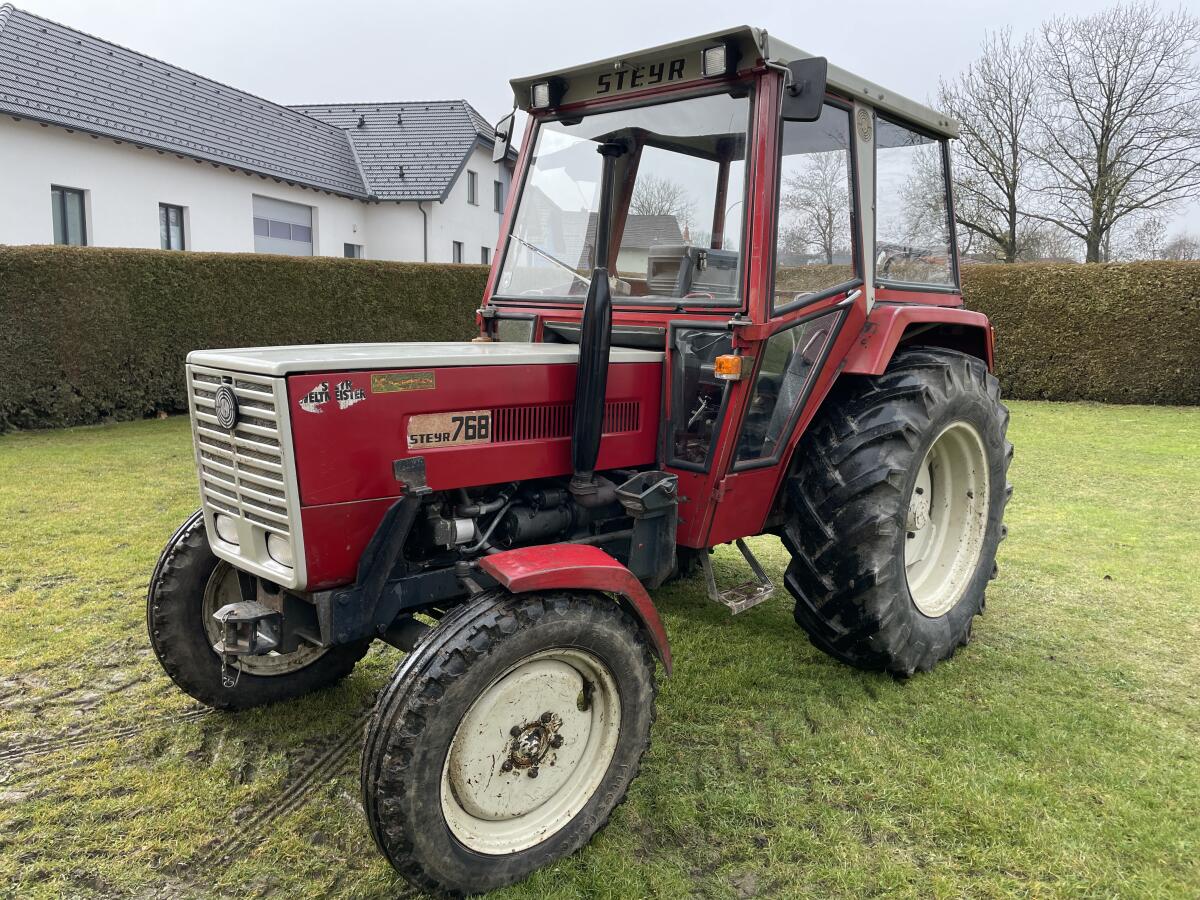 Steyr 768 mit Fritzmeier-Kabine und Abstellfrontlader 2