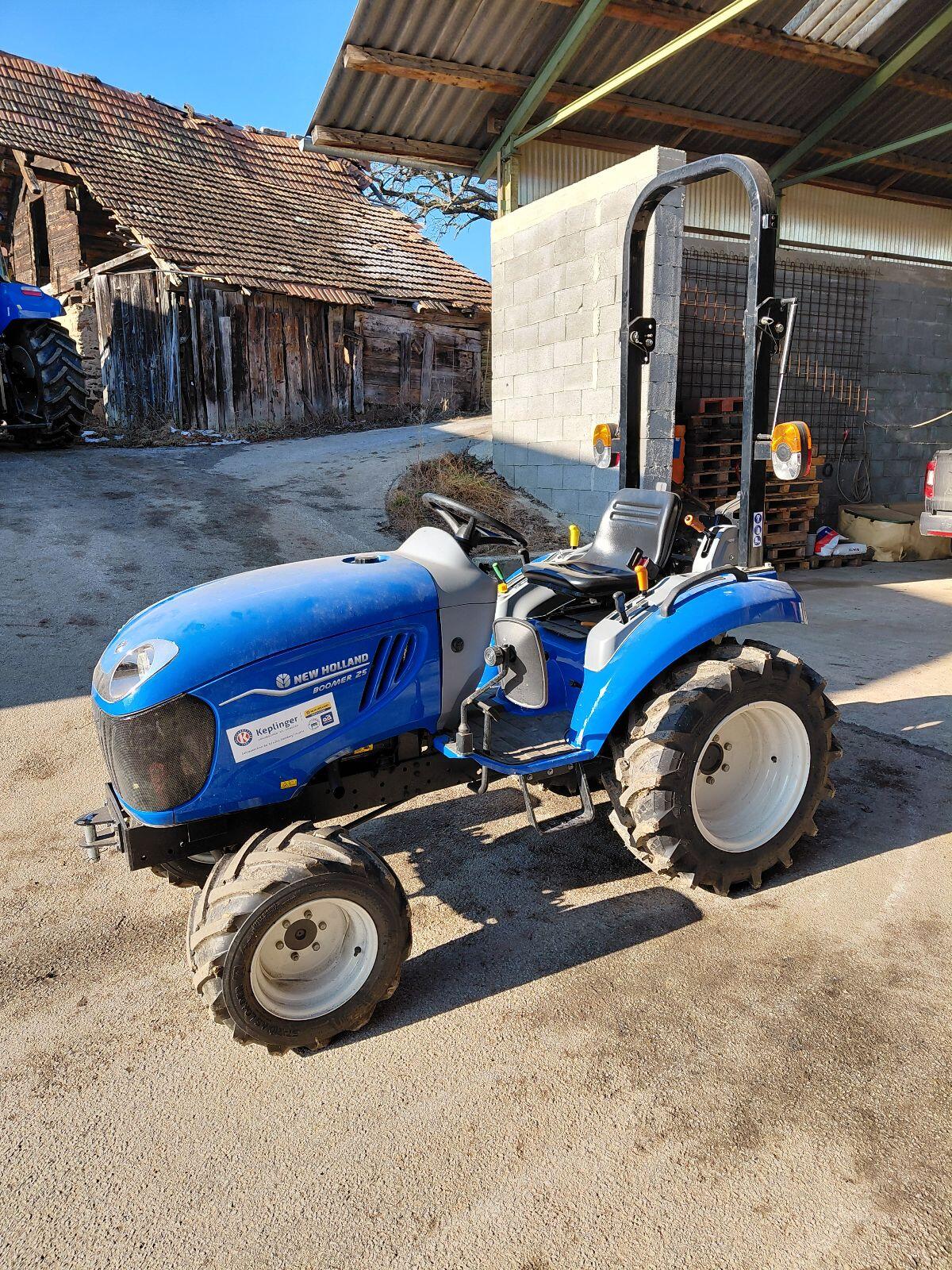 Traktor New Holland Boomer 25 3
