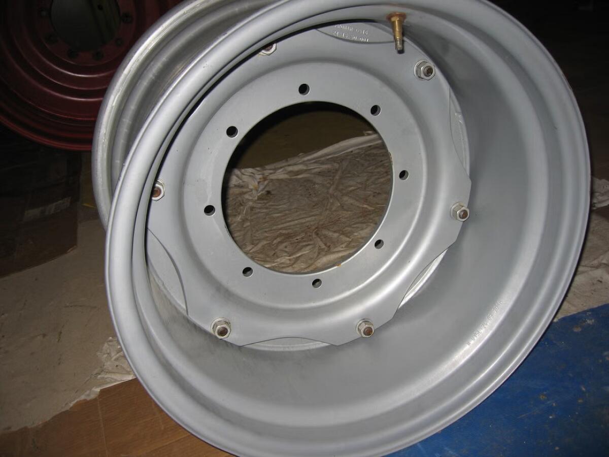 Traktor-Felge 24x15, 8-Loch 2