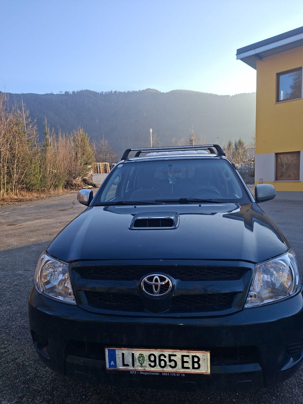 Toyota Hilux 2